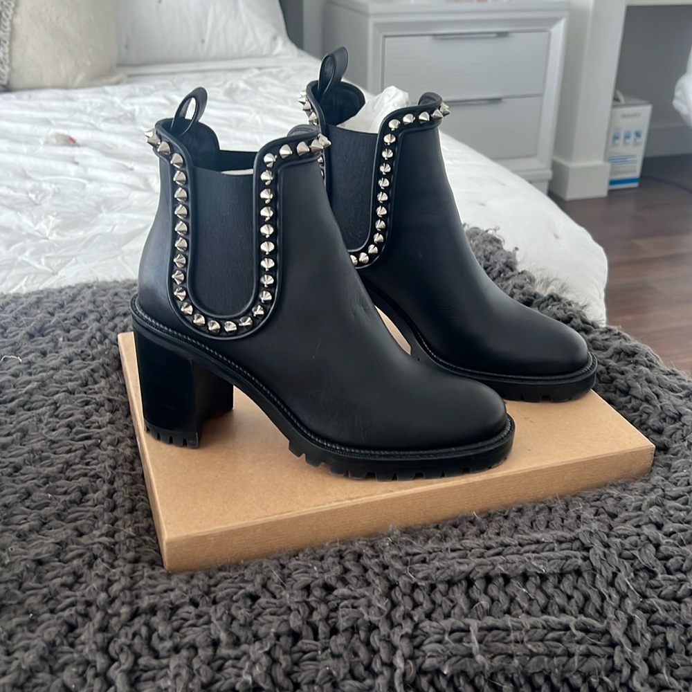 CHRISTIAN LOUBOUTIN Capahutta spike Bootie 39 box and Dustbags